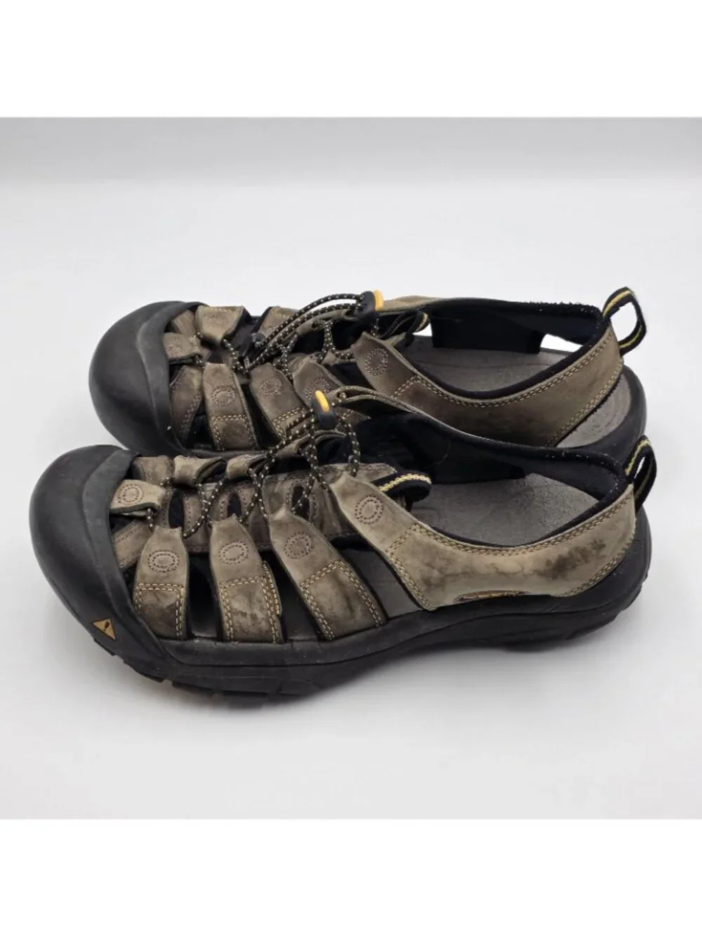 KEEN Newport Mens 10 Brown Nubuck Leather Hiking Sport Sandals Waterproof